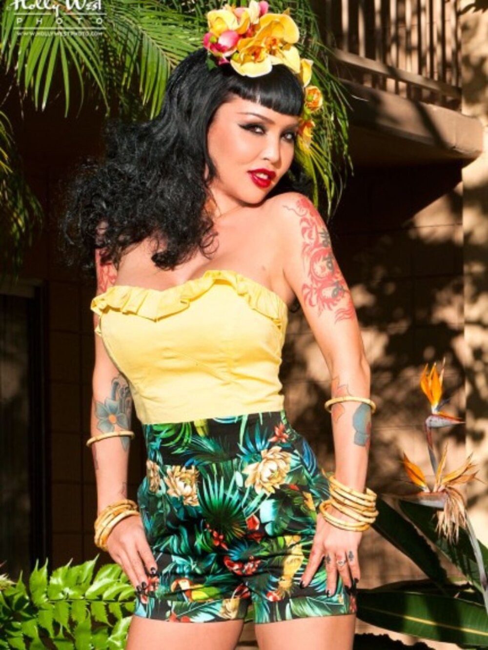 Pinup Couture High Waisted Shorts in Parrot Print Size XL Retro